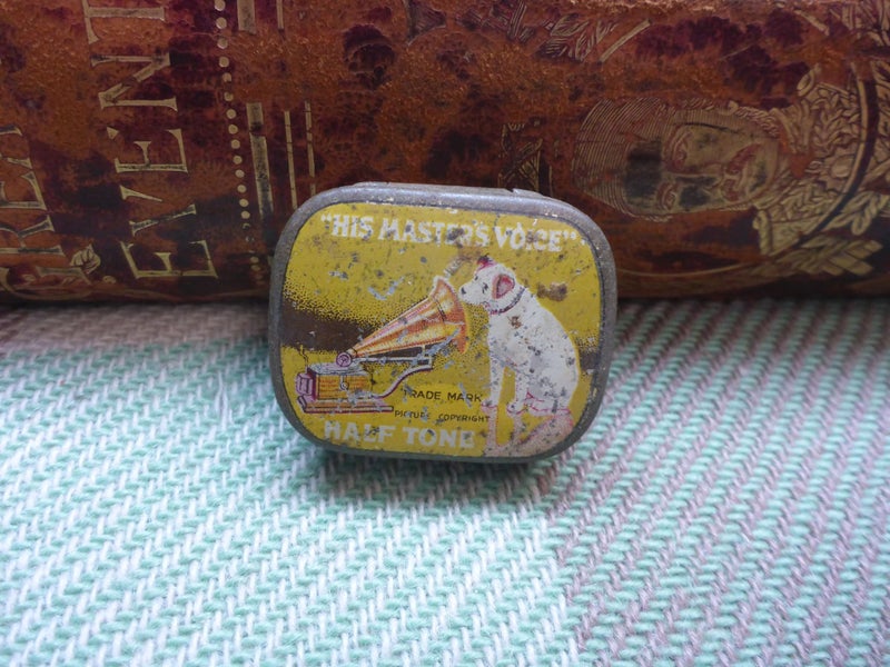 Awesome Old Vintage Gramophone Needles Tin His Masters Voice Half Tone Needles Carousel 1