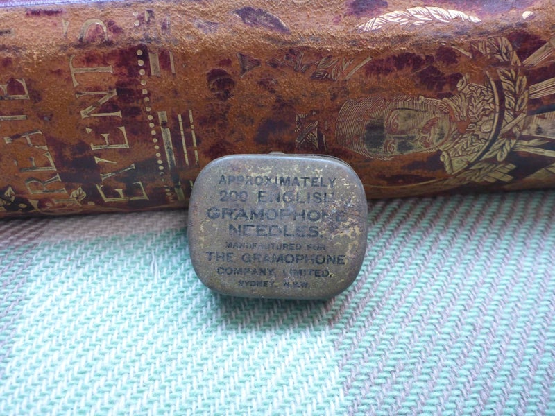 Awesome Old Vintage Gramophone Needles Tin His Masters Voice Half Tone Needles Carousel 2