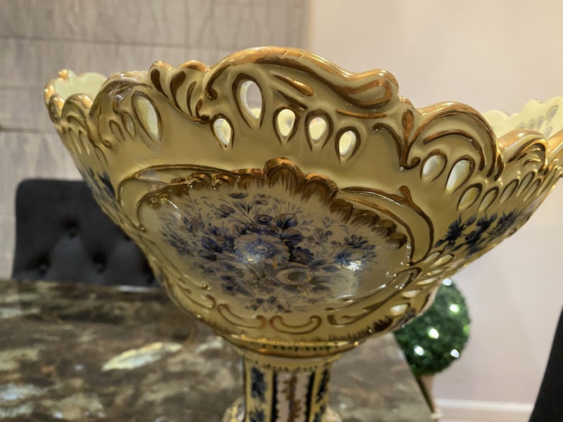 Large display Gold Treasure fine porcelain podium Bowl.62863230412801112