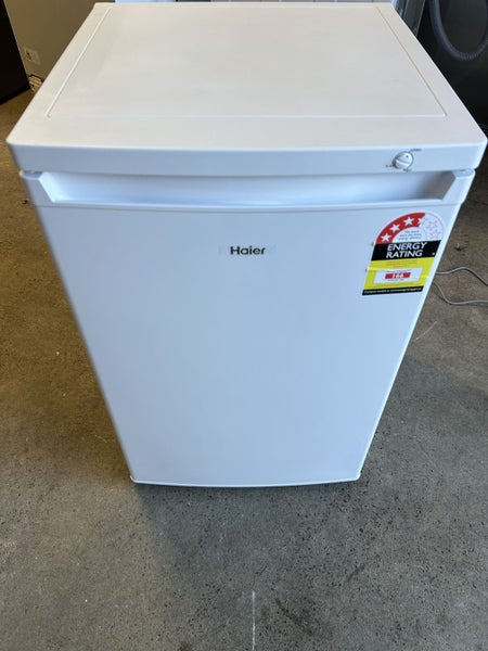 Haier 91L Vertical Bar Freezer HVF91VW Carousel 1
