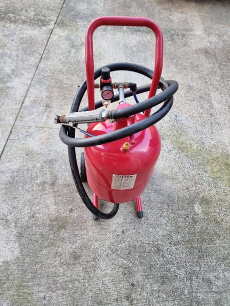 5 gallon sandblaster Carousel 1