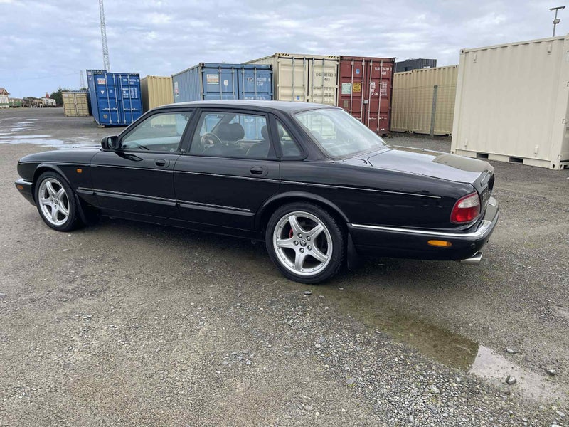 2002 Jaguar XJR S/C 4dr 5a62863251400066112
