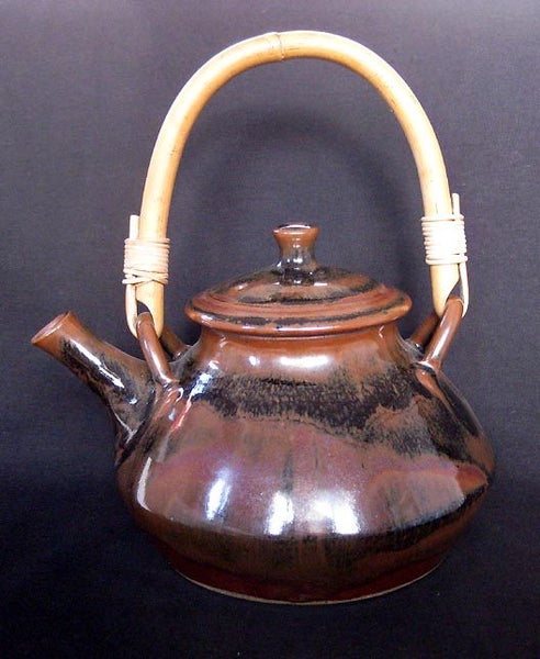 New Zealand Pottery tea kettle with glossy glaze by Aucklander Peter Stitchbury628632383002891128