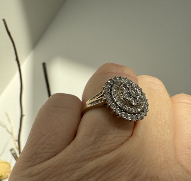 Diamond and gold ring62863852884865113