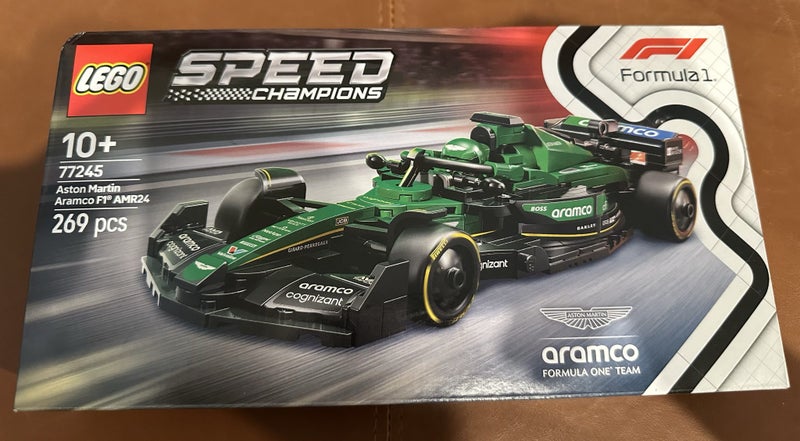 $1 Res Lego 77245 Aston Martin Aramco F1 AMR24 Carousel 1