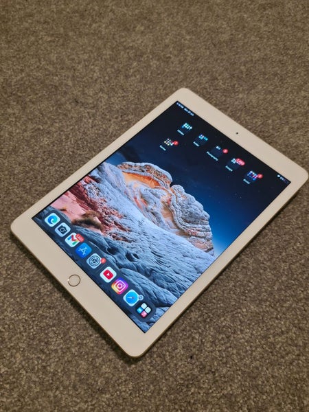 Apple iPad 5th Generation 32gb Rosegold Carousel 1