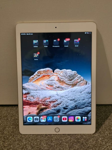 Apple iPad 5th Generation 32gb Rosegold Carousel 2