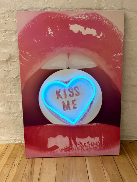 Kiss Me Neon artwork62938585427330114