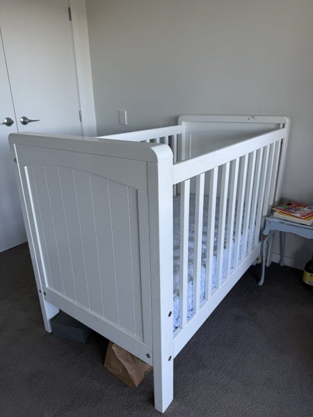 Touchwood Cot & Mattress Carousel 1
