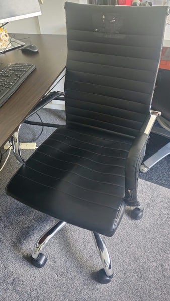 Office Desk and chair Carousel 2
