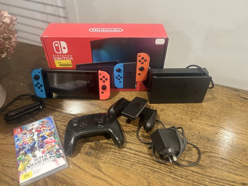Nintendo Switch Neon Bundle628632280381471127