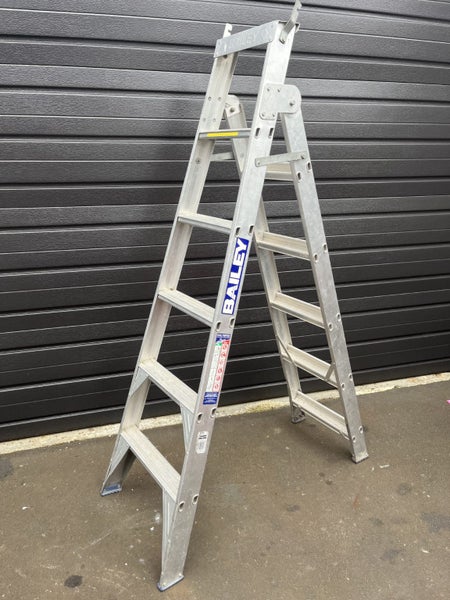 Bailey Aluminium Ladder 1.8m Carousel 1