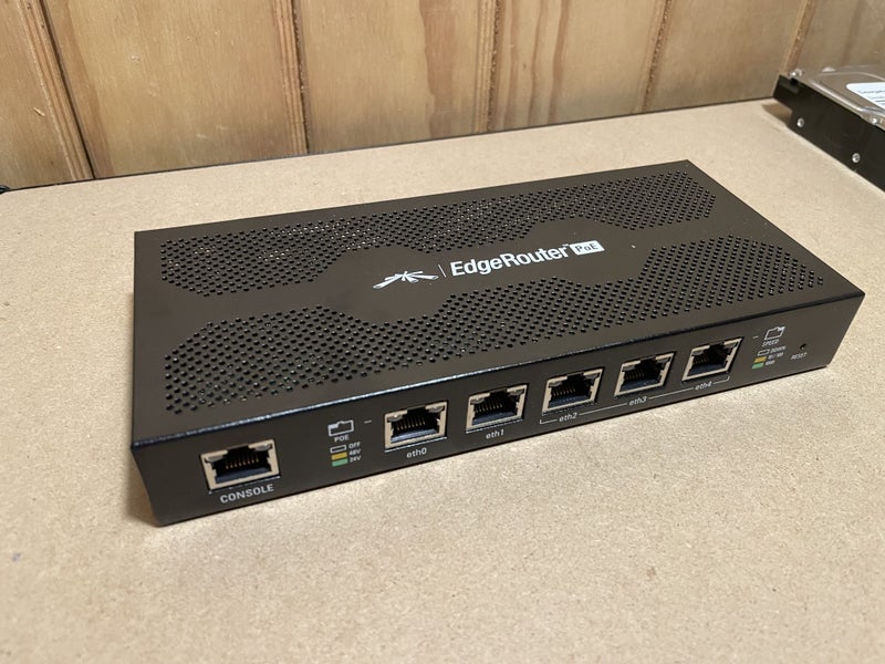 Ubiquiti EdgeRouter PoE (ERPoe-5) – 5-Port Gigabit Router with Passive PoE Carousel 1