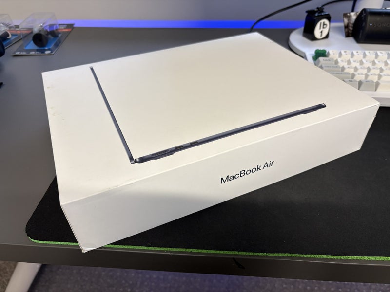MacBook Air 13 - M3 · 16 GB/512 GB · Midnight – Near-new, 6 months use62865822769923112