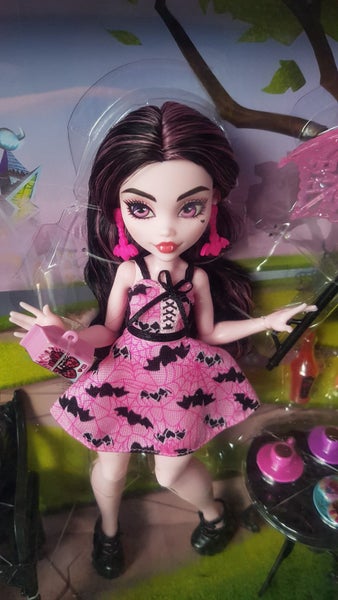 Monster High Draculaura Bite in the Park Boxed Doll Set Carousel 2