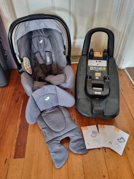 Joie Capsule and Isofix Base Carousel 1