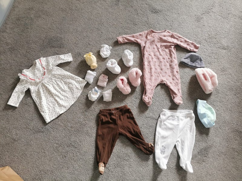 a bulk of 0-3mth baby clothes(more than 20items) Carousel 2