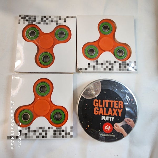 Fidget Spinners & Glitter putty Carousel 1