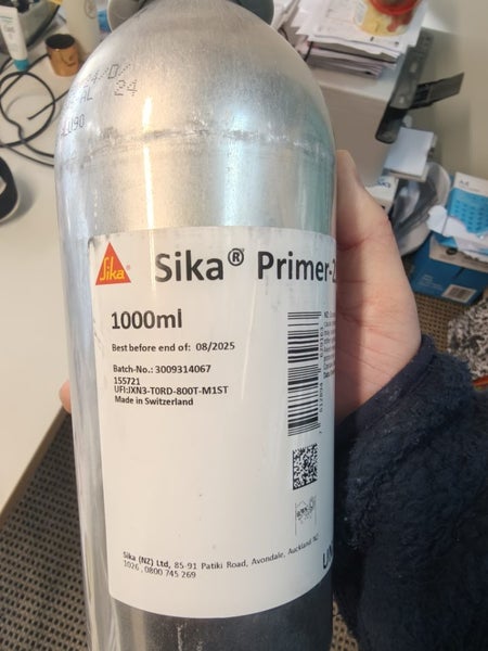 Sika Prime-210 and Sika Aktivator-205 Carousel 2