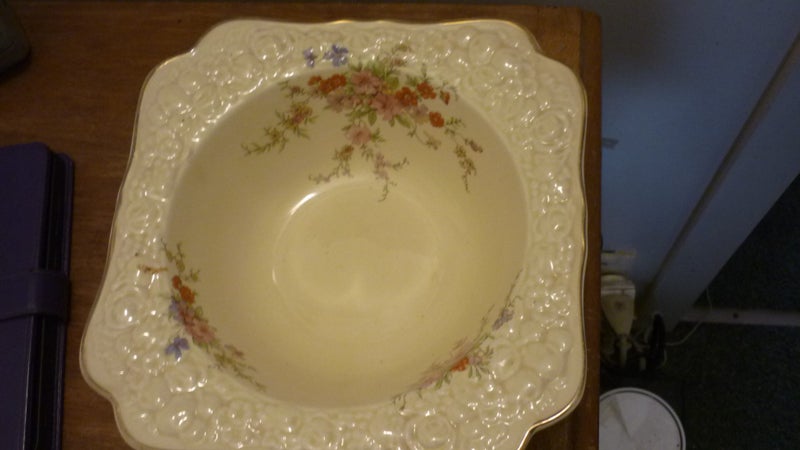 CROWN DUCAL FLORENTINE BOWL Carousel 1