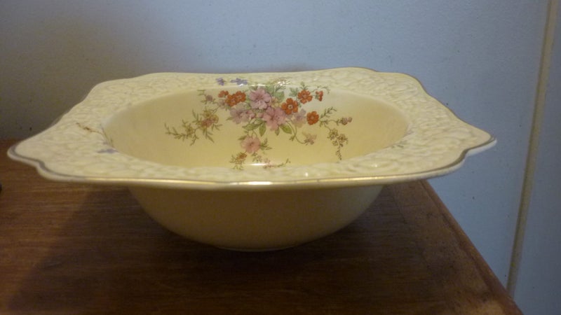 CROWN DUCAL FLORENTINE BOWL Carousel 2