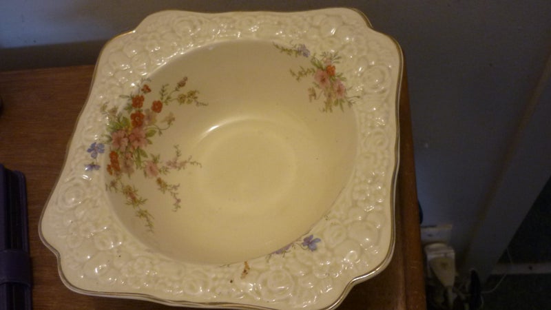 CROWN DUCAL FLORENTINE BOWL Carousel 3