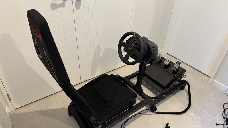 Racing Sim Thrustmaster TX Leather Edition with Pedals and Seat Carousel 1