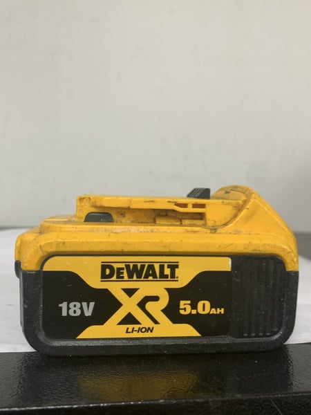 DeWALT 18V 5.0AH DCB184 XR Battery Carousel 1