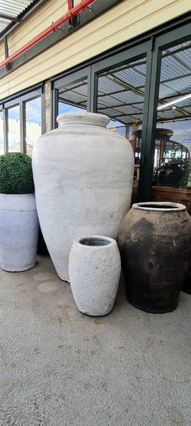 HUGE VINTAGE INDIAN CLAY GRAIN POT Carousel 1