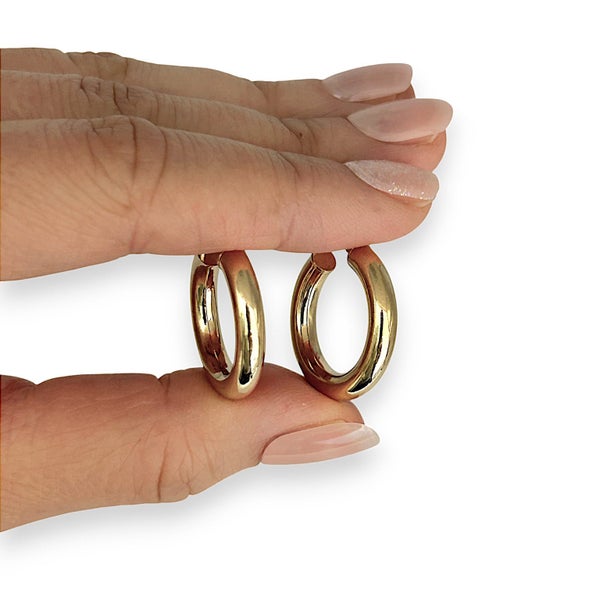 9K Gold 3.8X22.6mm Verona Polished Hoop Earrings. R # 69362938586084481113