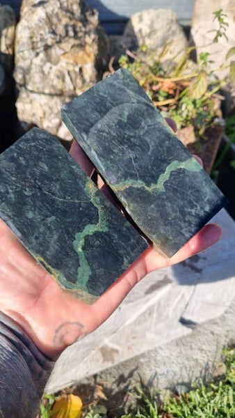 Greenstone slabs Carousel 1