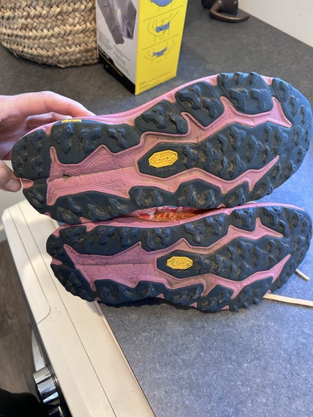 Hoka Speedgoat 6 women’s Carousel 2