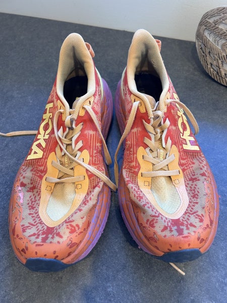 Hoka Speedgoat 6 women’s Carousel 1