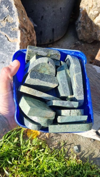 Greenstone slabs Carousel 17