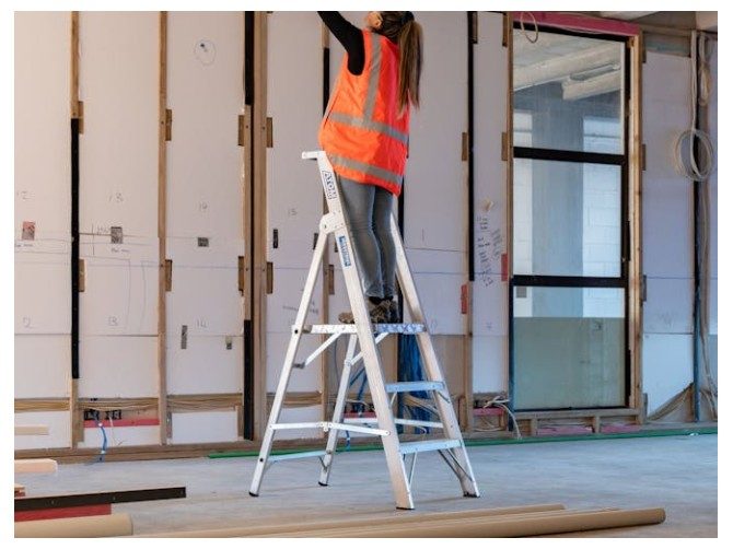 Atom Platform Ladder 3 Step 1.8m Carousel 2