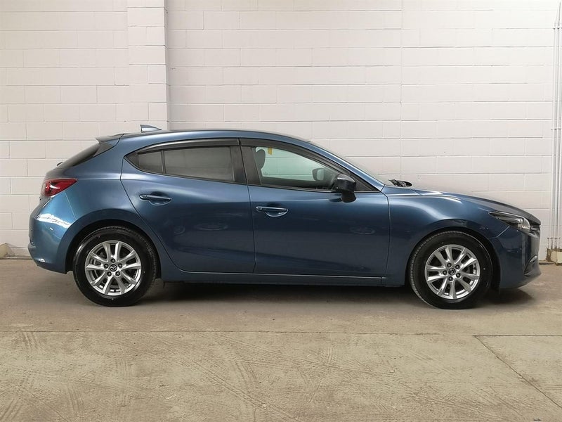 2016 Mazda Axela /3 1.5L Sporty Hatch Super low...62865837839362112