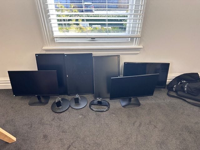 6 x Monitors Carousel 1