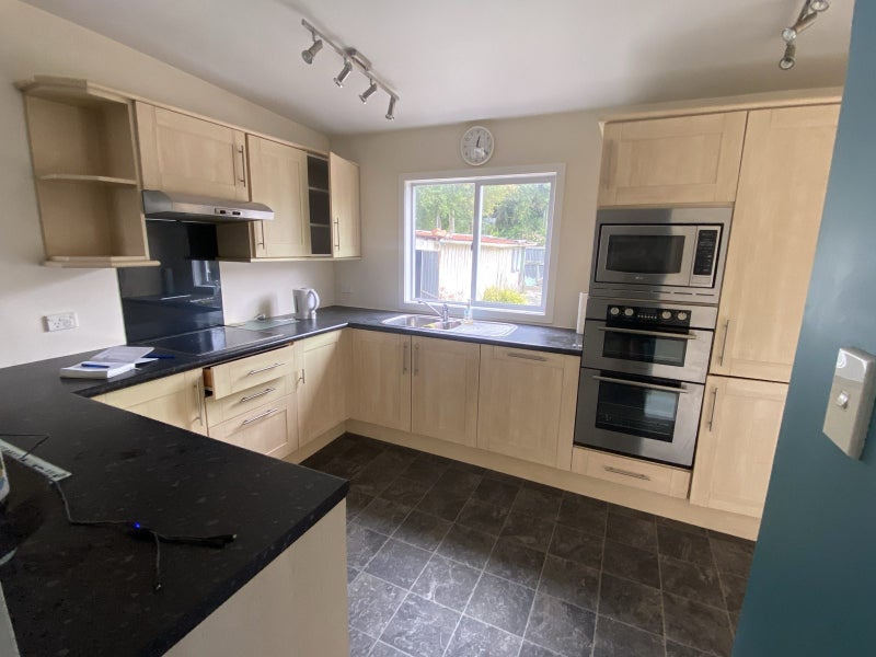 $1 No Reserve Complete Kitchen - with some appliances Carousel 2