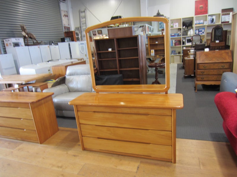 Solid Rimu Four Drawer Dressing Table Carousel 2