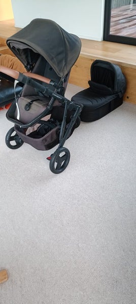 Edwards and Co Oscar MX pram Carousel 2
