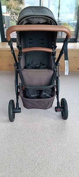 Edwards and Co Oscar MX pram Carousel 1