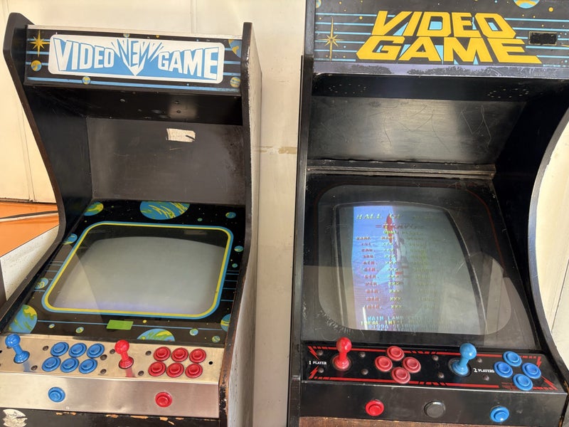 2 x arcade machines rough Carousel 3