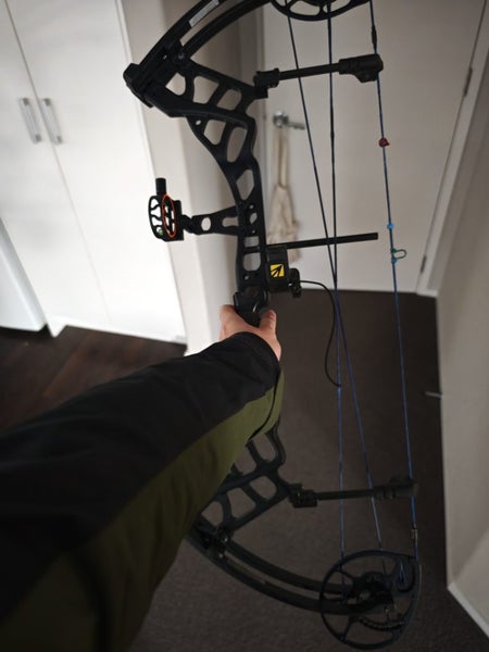 Bear Compound Hunting Bow – Excellent Condition – $850 NZD62864733199618111