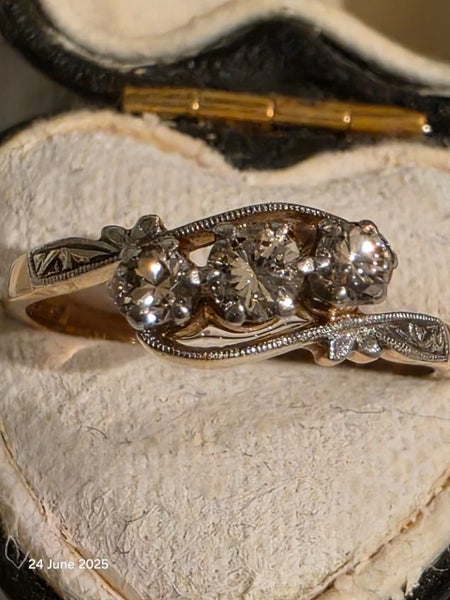 $1 Antique 18ct Gold and Platinum Diamond Ring 1.94gm Carousel 1