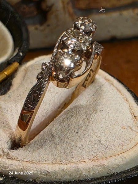 $1 Antique 18ct Gold and Platinum Diamond Ring 1.94gm Carousel 2