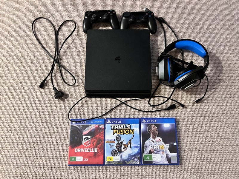 PS4 package Carousel 1