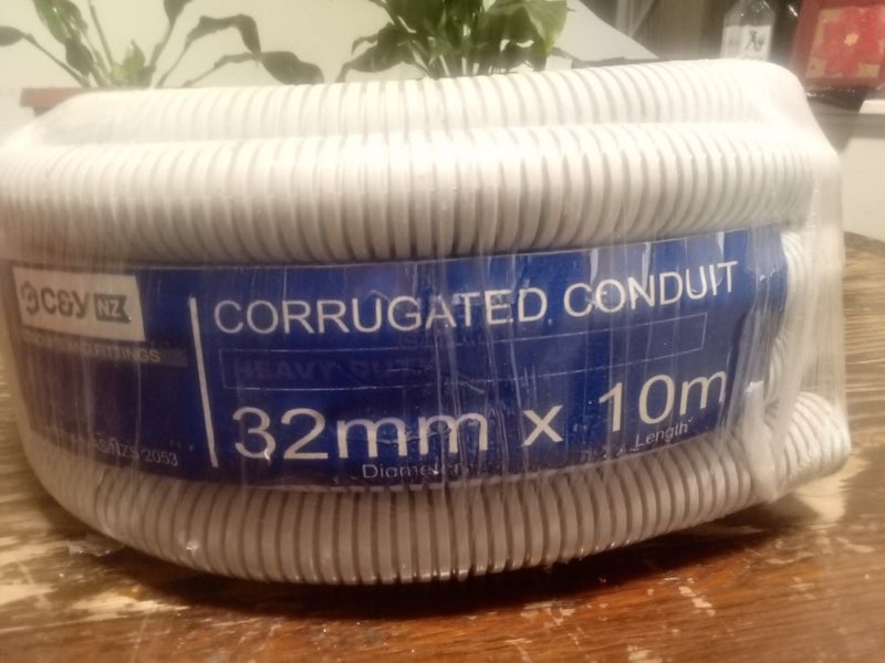 $1Res 10m Heavy Duty Corrugated Conduit - 32mm Carousel 1