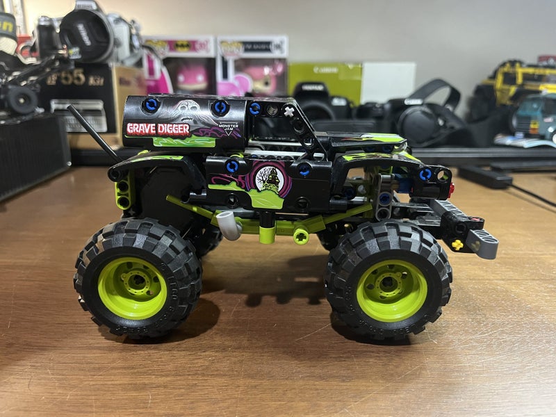 LEGO - 42118 LEGO Technic Monster Jam Grave Digger Carousel 2