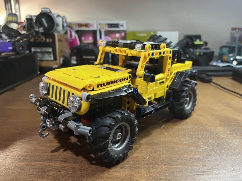 LEGO - 42122 LEGO Technic Jeep Wrangler Carousel 1