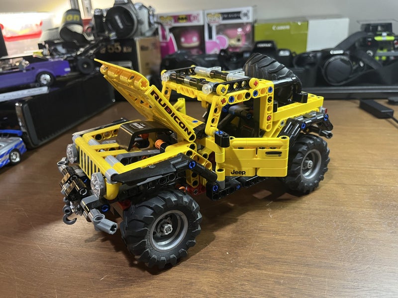 LEGO - 42122 LEGO Technic Jeep Wrangler Carousel 2